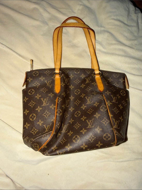 Louis Vuitton Handbags - Louis Vuitton Vintage Monogram Canvas Tote with Vachetta Trim